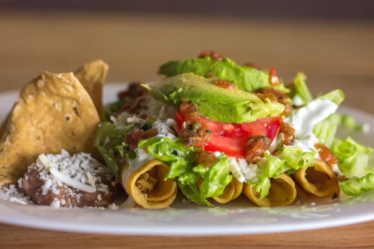 Platillo de flautas preparado en Voy Corriendo